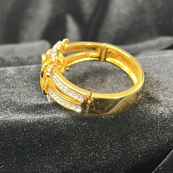 #34 Vintage Nolan Miller Hinged Enamel Flower Bracelet with Crystals - Picture 8 of 10